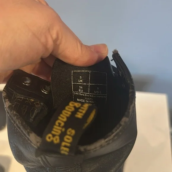 Dr. Martens youth boots softy T leather up size 5 medium black laced up - Picture 7 of 9